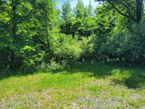 28 Summit View CT, Honesdale, PA 18431