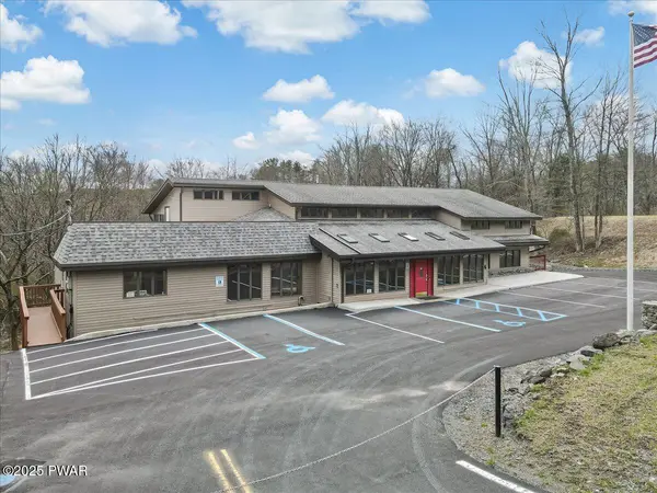 220 Silver Lake RD, Dingmans Ferry, PA 18328
