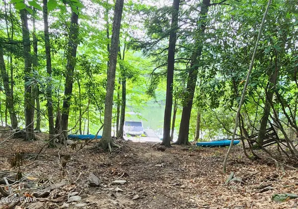 101 Rainbow Trout TER, Greentown, PA 18426