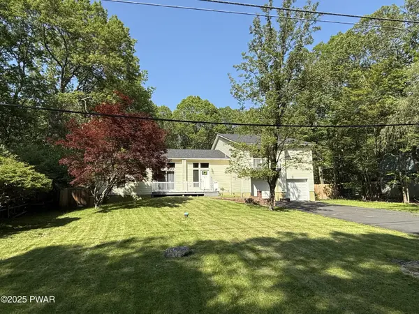 12044 Maplewood DR, East Stroudsburg, PA 18302
