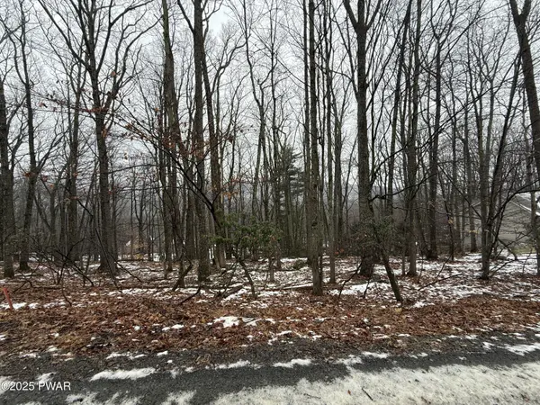 Eastwood DR, Greentown, PA 18426