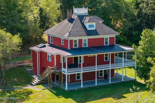 237 Woodtown RD, Shohola, PA 18458