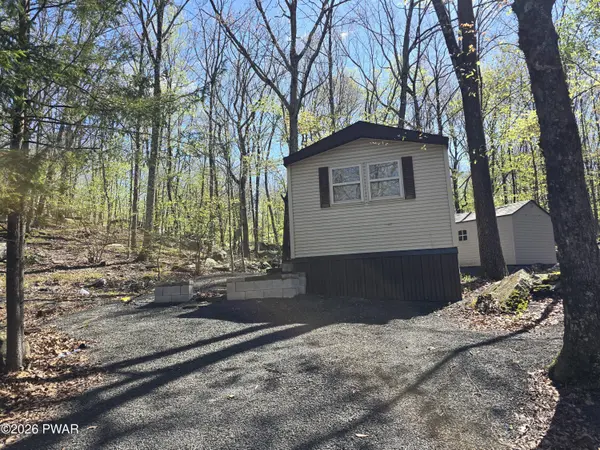 1103 Beaver LN, Shohola, PA 18458