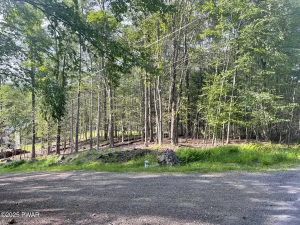 Evergreen DR, Greentown, PA 18426