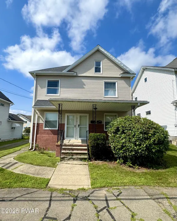911 Lincoln AVE, Blakely, PA 18447