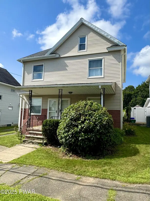 911 Lincoln AVE, Blakely, PA 18447