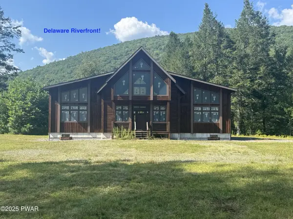 4382 River RD, Equinunk, PA 18417
