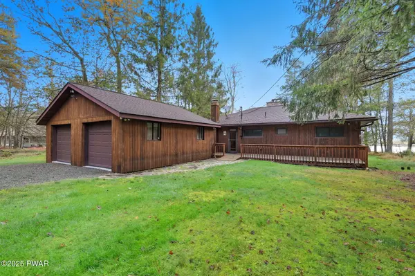 1236 Pocono DR, Gouldsboro, PA 18424