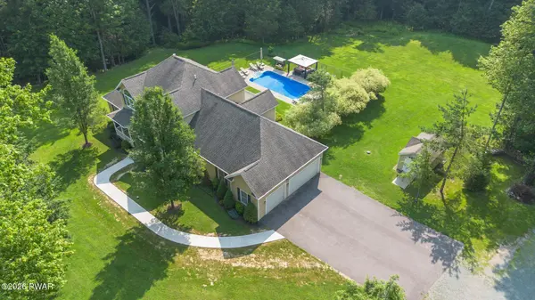 321 Hemlock DR, Lake Ariel, PA 18436
