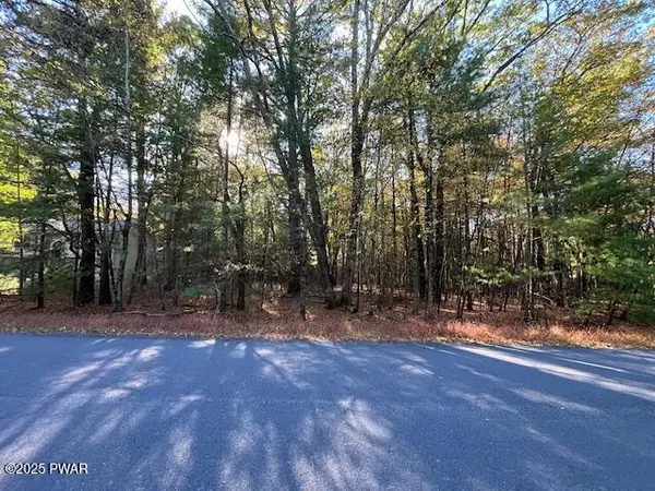 Lot 40 Lake Forest DR, Dingmans Ferry, PA 18328