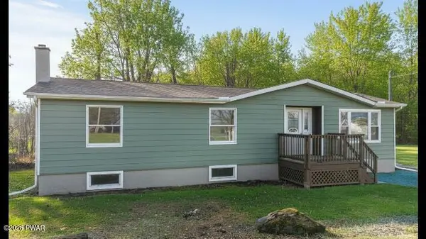 13 Bucklands LN, Waymart, PA 18472