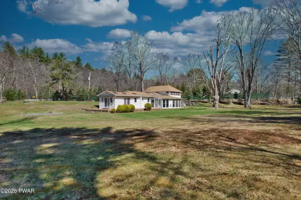 130 Log And Twig RD, Dingmans Ferry, PA 18328