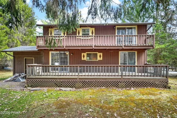 1067 Rolling Hills DR, Lake Ariel, PA 18436