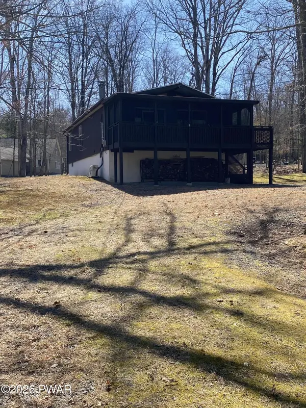 101 Turkey CIR, Lackawaxen, PA 18435