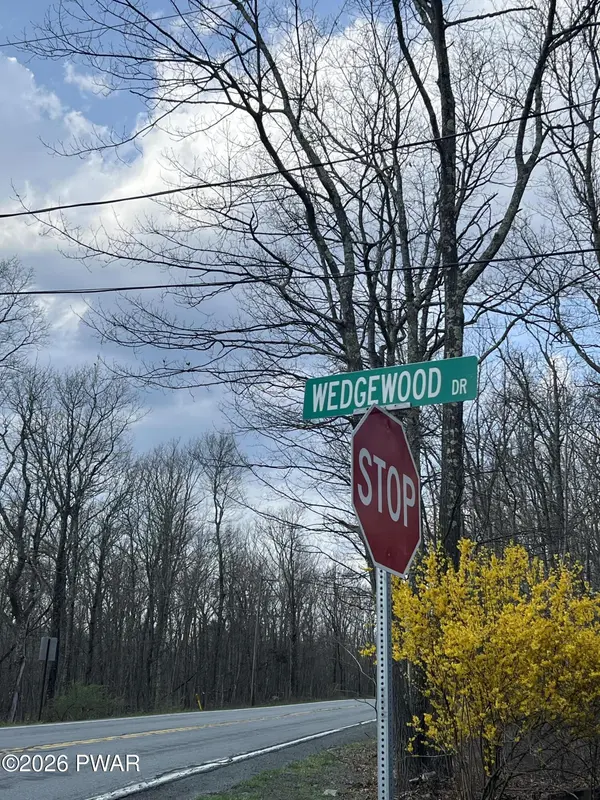 134 Wedgewood DR, Blooming Grove, PA 18428