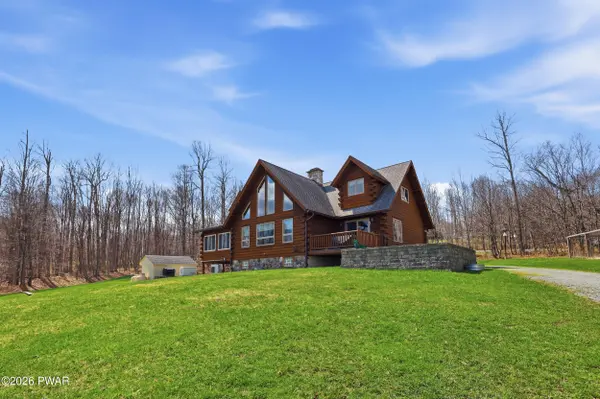 9 Crestview DR, Equinunk, PA 18417