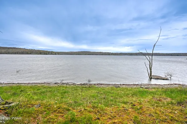 100 Harbor Landing, Paupack, PA 18451