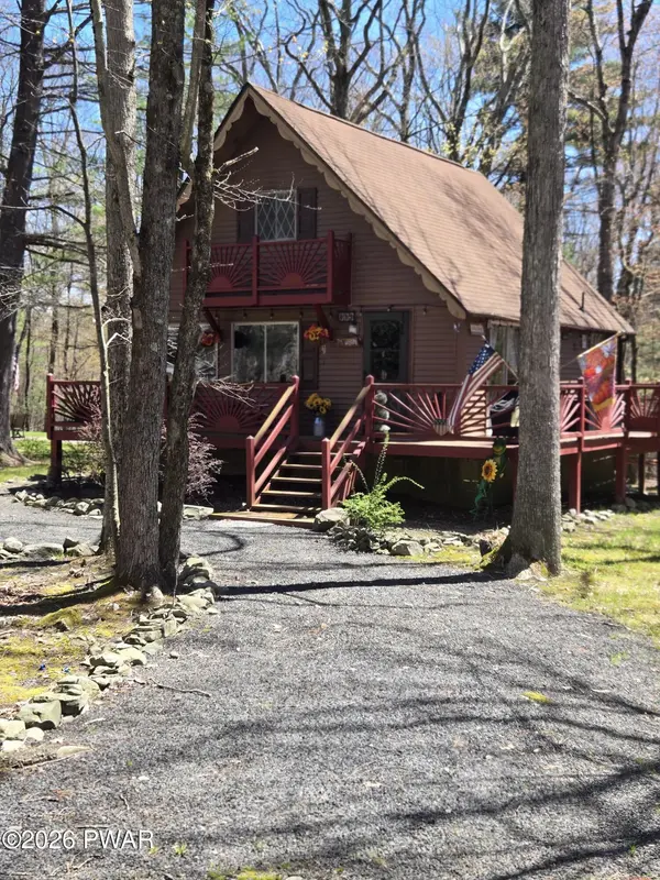 111 Yvonne CT, Dingmans Ferry, PA 18328
