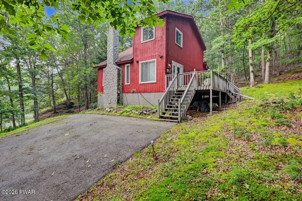 214 Manchester DR, Bushkill, PA 18324