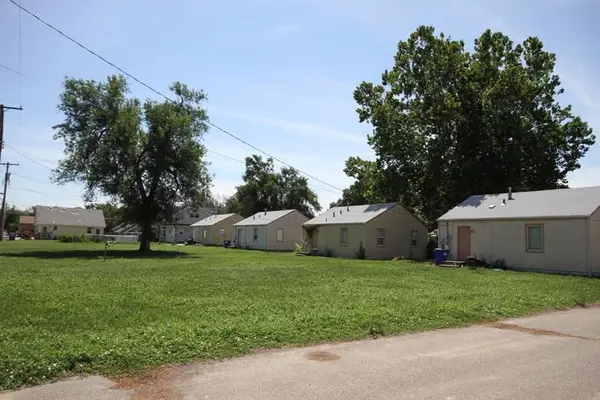 312-324 W Home ST, Junction City, KS 66441