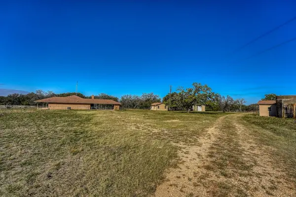 2334 CR 105, Lampasas, TX 76550