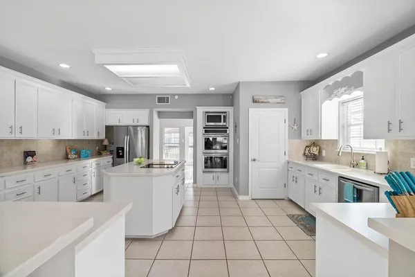 718 Crown Harbor HBR, Out Of Area, TX 78402