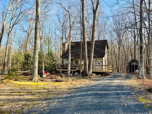 100 S Shore DR, Milford, PA 18337