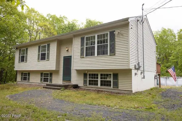 136 Nichecronk RD, Dingmans Ferry, PA 18328