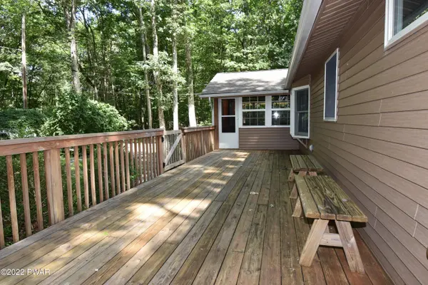 148 Spruce DR, Dingmans Ferry, PA 18328
