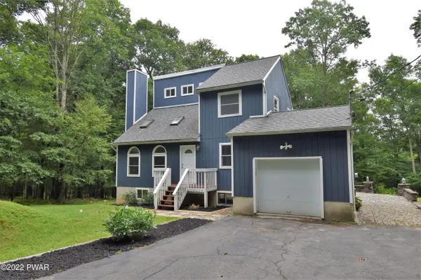 205 Traverse RD, Dingmans Ferry, PA 18328