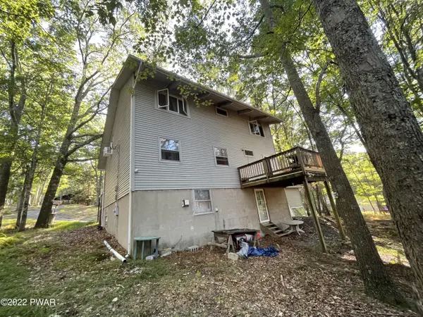 1114 Grouse CT, Bushkill, PA 18324