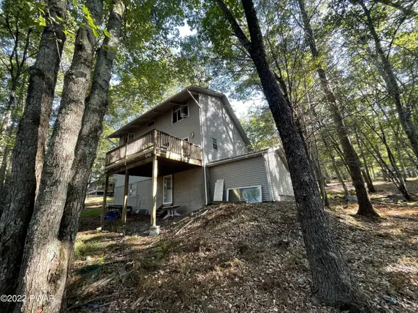 1114 Grouse CT, Bushkill, PA 18324