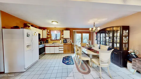 113 Moss CT, Dingmans Ferry, PA 18328