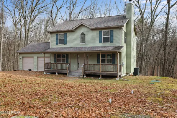 106 Falling Brook WAY, Hawley, PA 18428