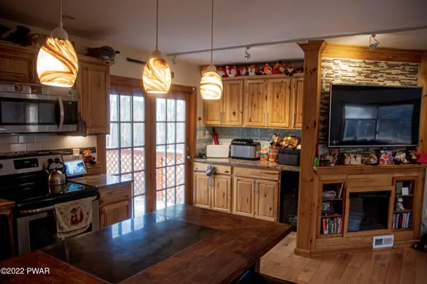 131 Porcupine CT, Bushkill, PA 18324