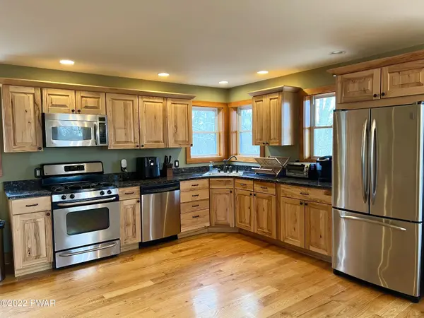 474 Little Walker RD, Shohola, PA 18458