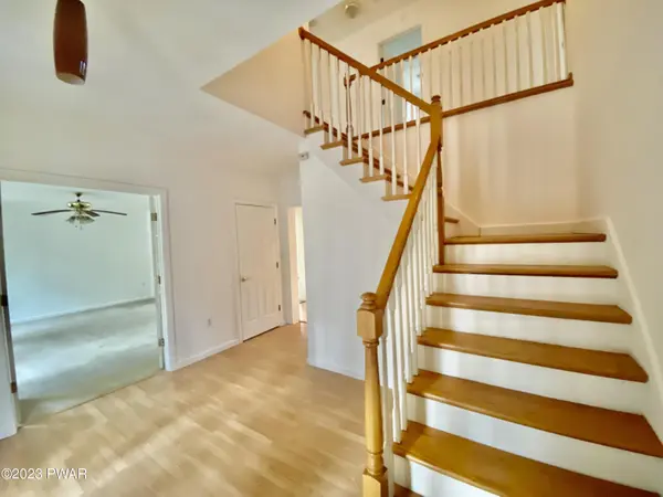 124 Oak Manor DR, Milford, PA 18337