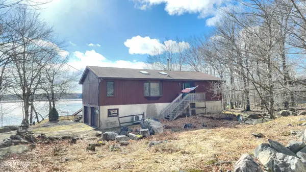 1014 Mink LN, Gouldsboro, PA 18424