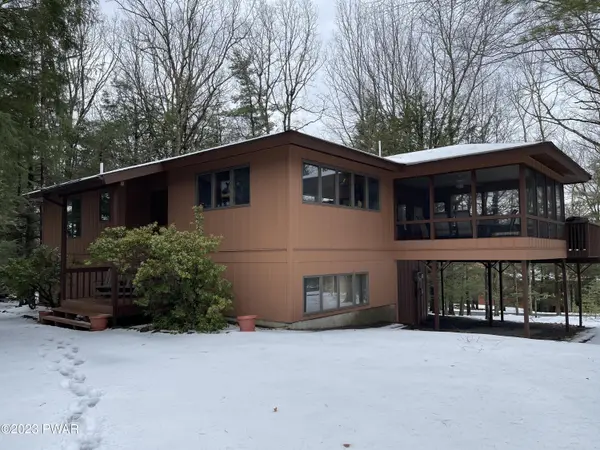 502 Canoebrook DR, Lords Valley, PA 18428