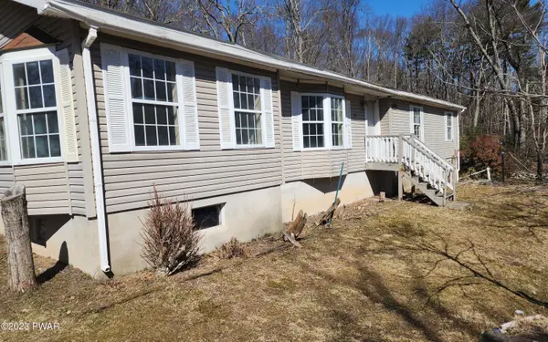 109 Woodland DR, Dingmans Ferry, PA 18328