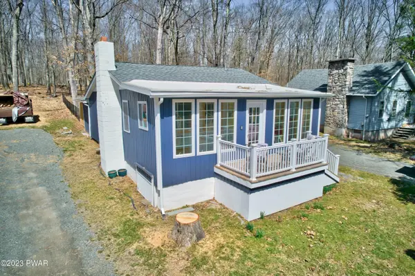 711 Lakeshore DR, Lakeville, PA 18438