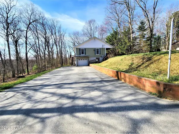 110 Shawnee RD, Shohola, PA 18458