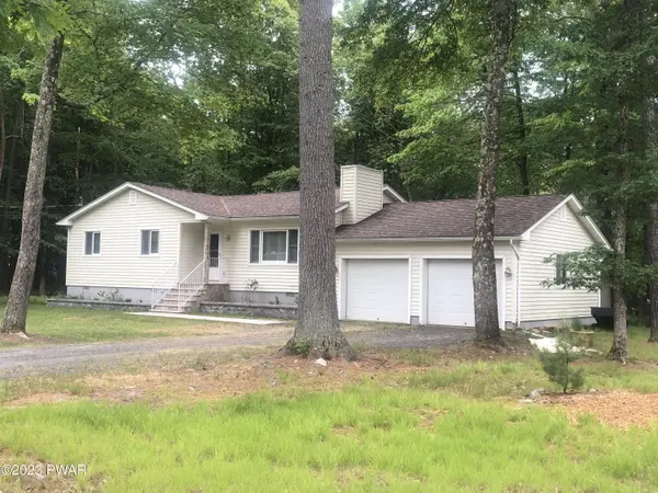 162 Seneca TRL, Dingmans Ferry, PA 18328