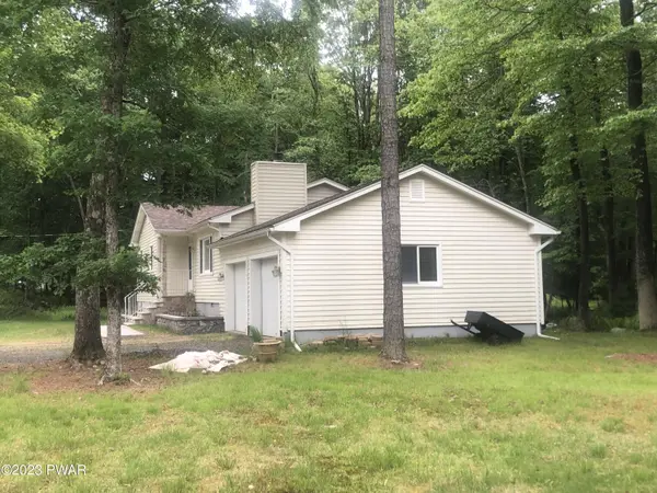 162 Seneca TRL, Dingmans Ferry, PA 18328