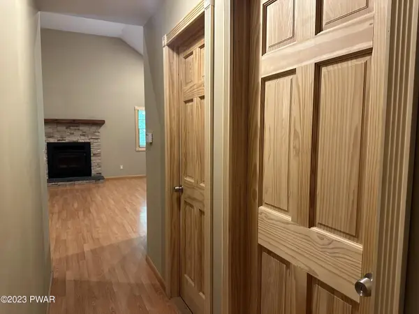 164 Mountain Top DR, Dingmans Ferry, PA 18328
