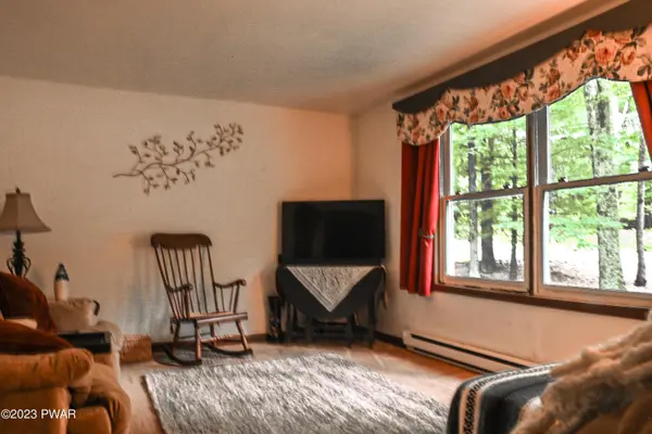 227 Sunrise DR, Milford, PA 18337