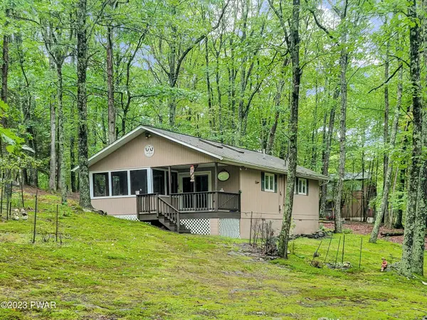 230 Forest Ridge DR, Hawley, PA 18428