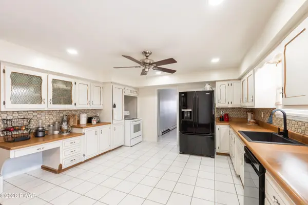 6 Short ST, Carbondale, PA 18407