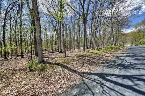Whippoorwill DR, Bushkill, PA 18324