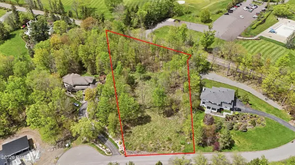 2 Country Club PL, South Abington, PA 18411